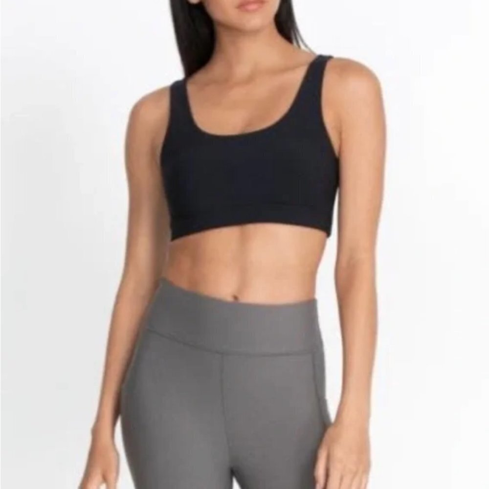Johnny Was Calme Endurance Scoop Neck Slip-On Black Yoga Sports Bra